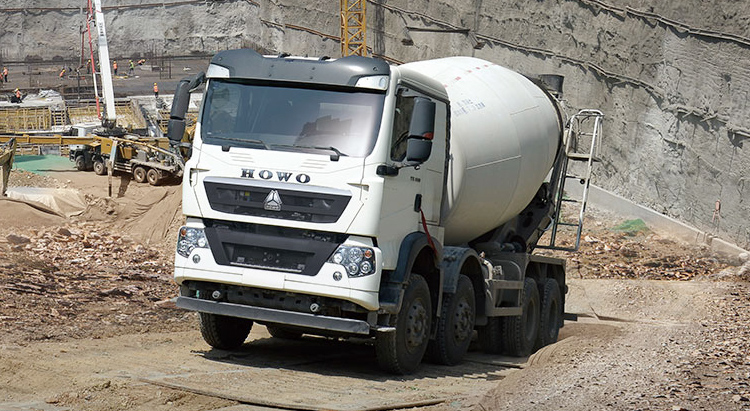 Camion malaxeur à béton HOWO TX 8×4