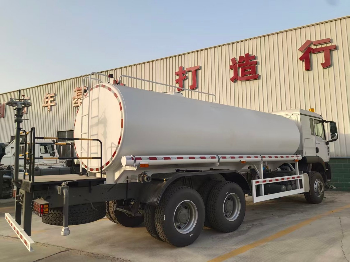 Camion-citerne HOWO TX 6×4