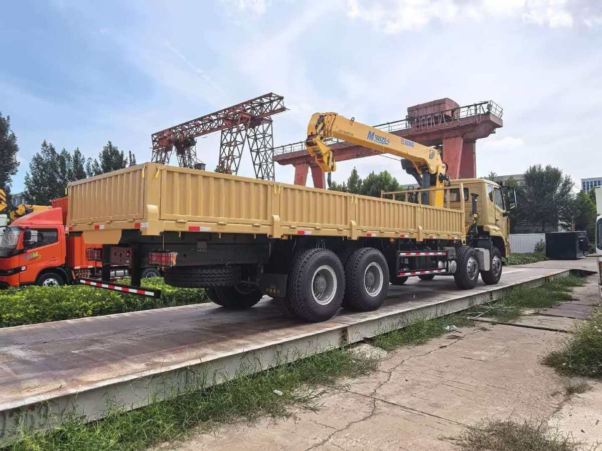 NX 8×4Crane truck