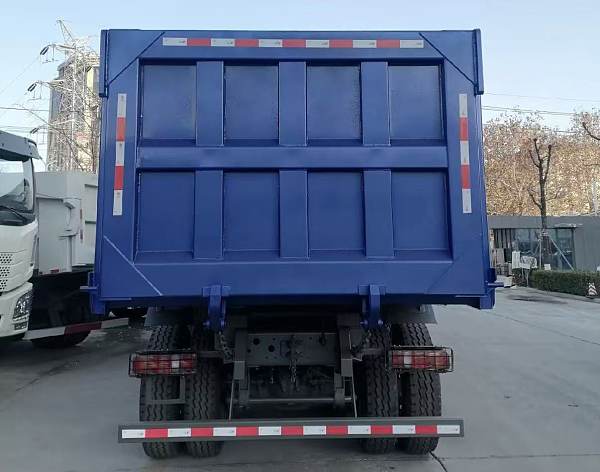 arrière du camion-benne