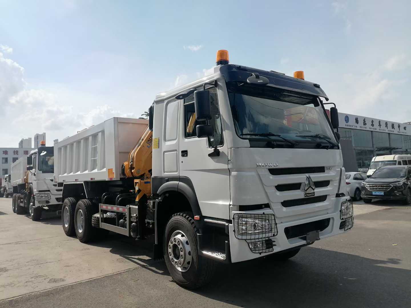 Camion-grue à bras repliables HOWO 7