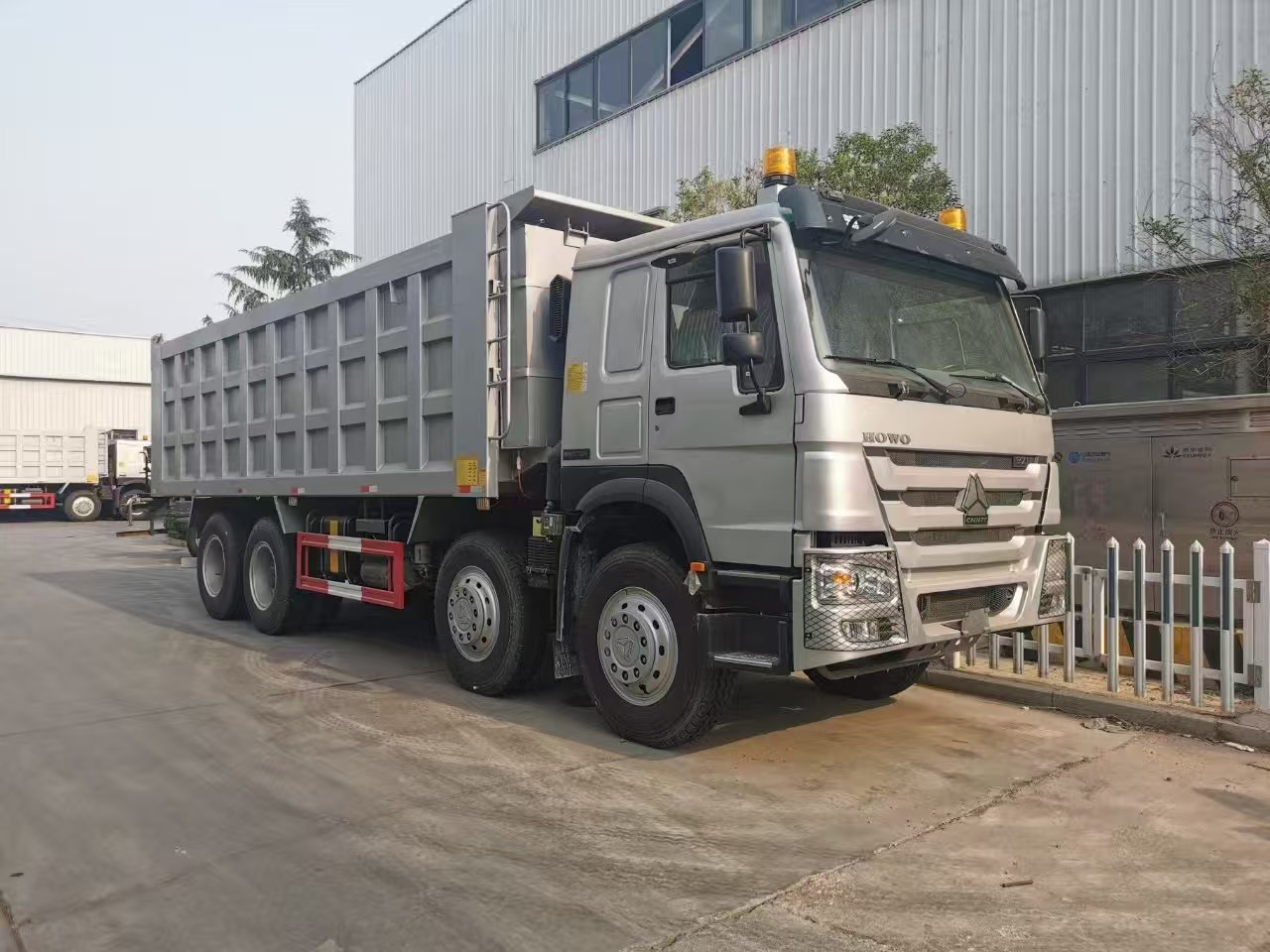 Camion-benne HOWO 8×4