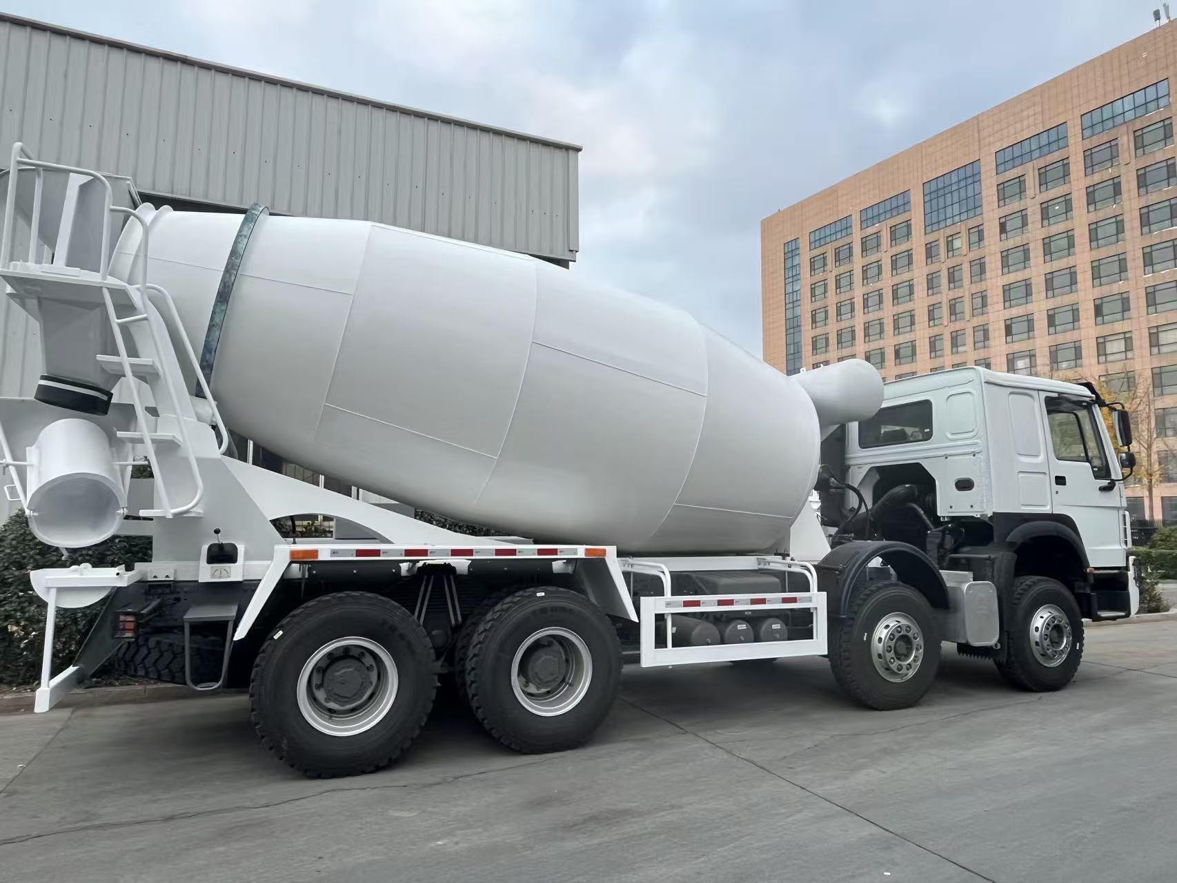 Camion malaxeur HOWO 7 8×4