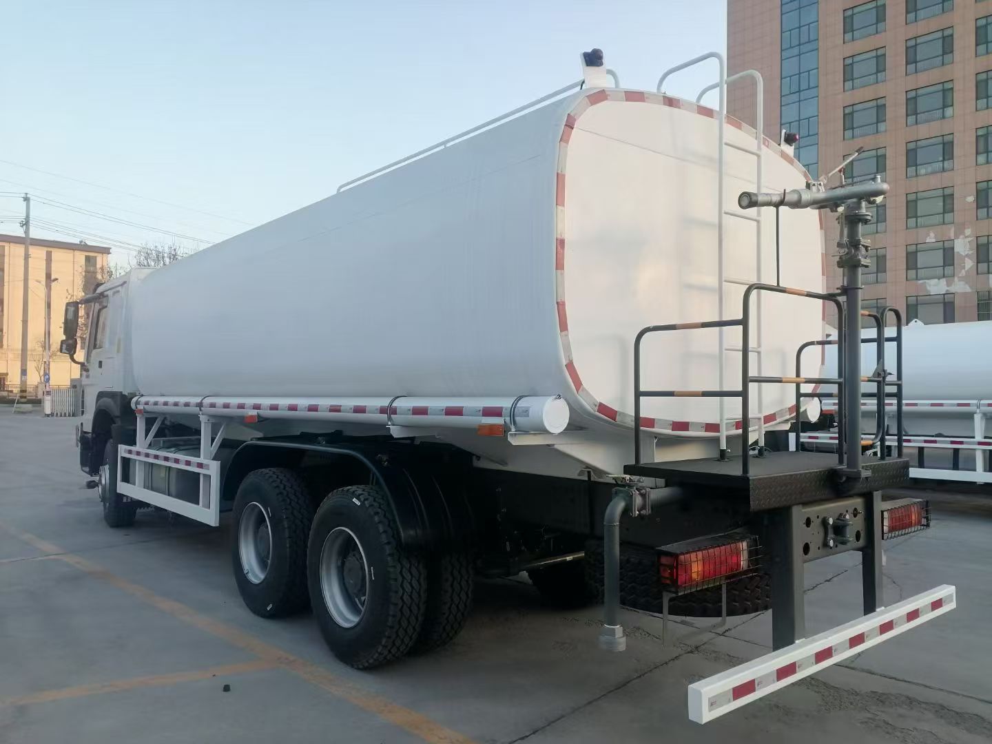 Camion-citerne HOWO 7 6×4