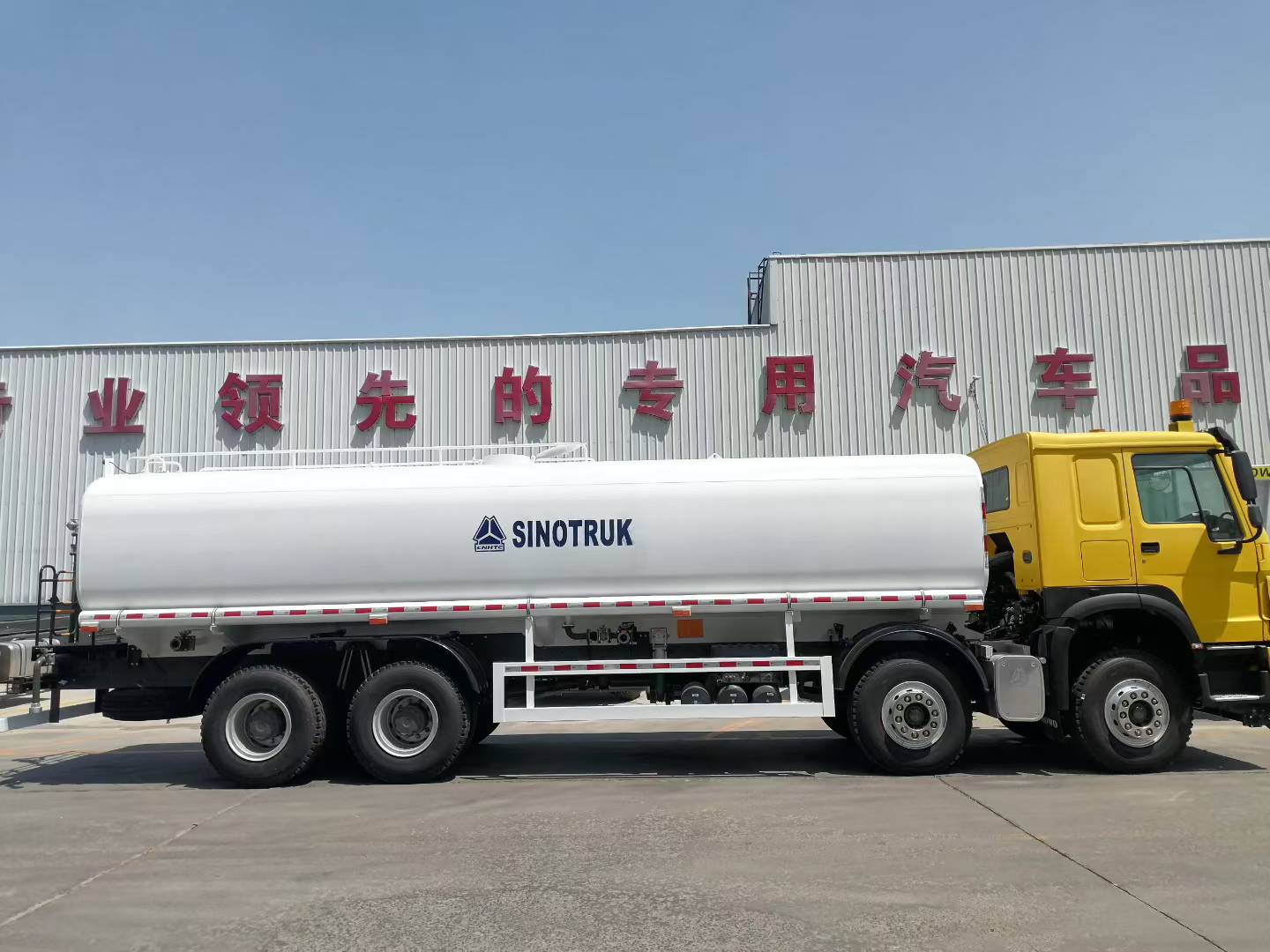 Camion-citerne HOWO 7 8×4