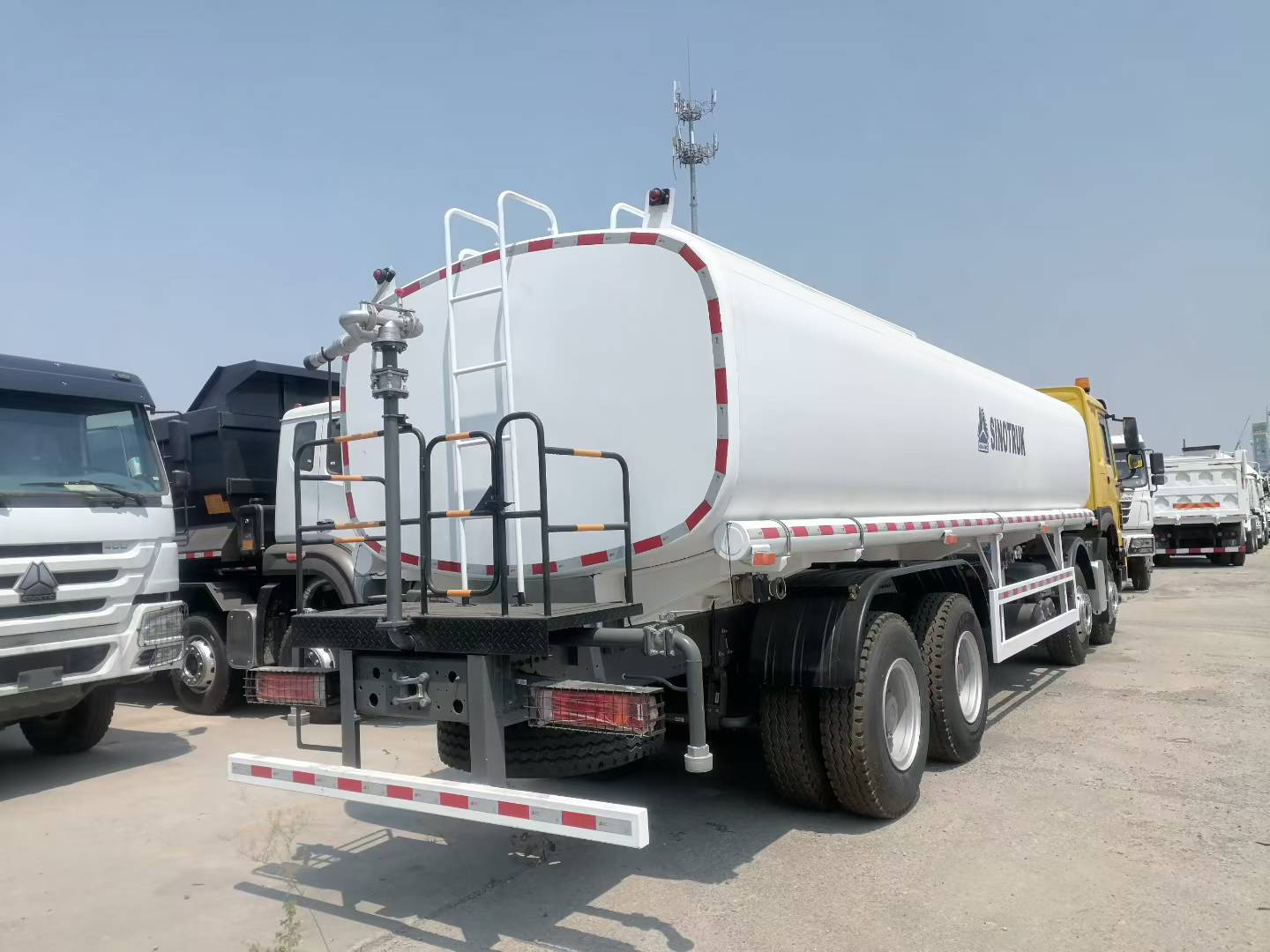 Camion-citerne HOWO 7 8×4