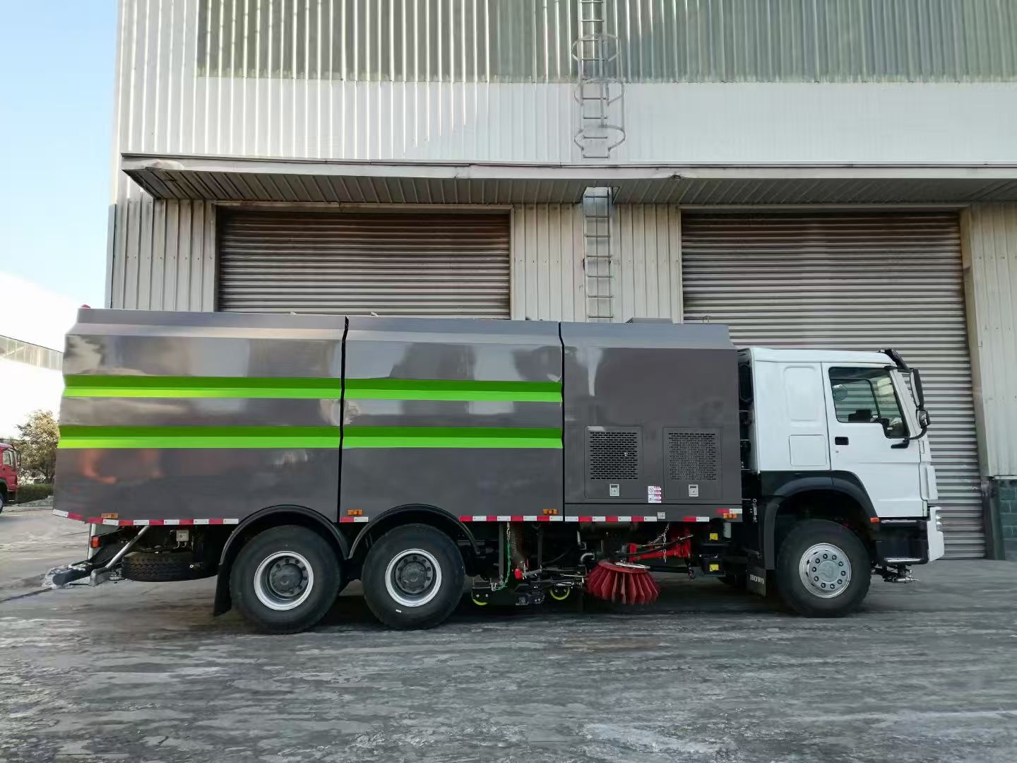 Camion balayeur HOWO 7