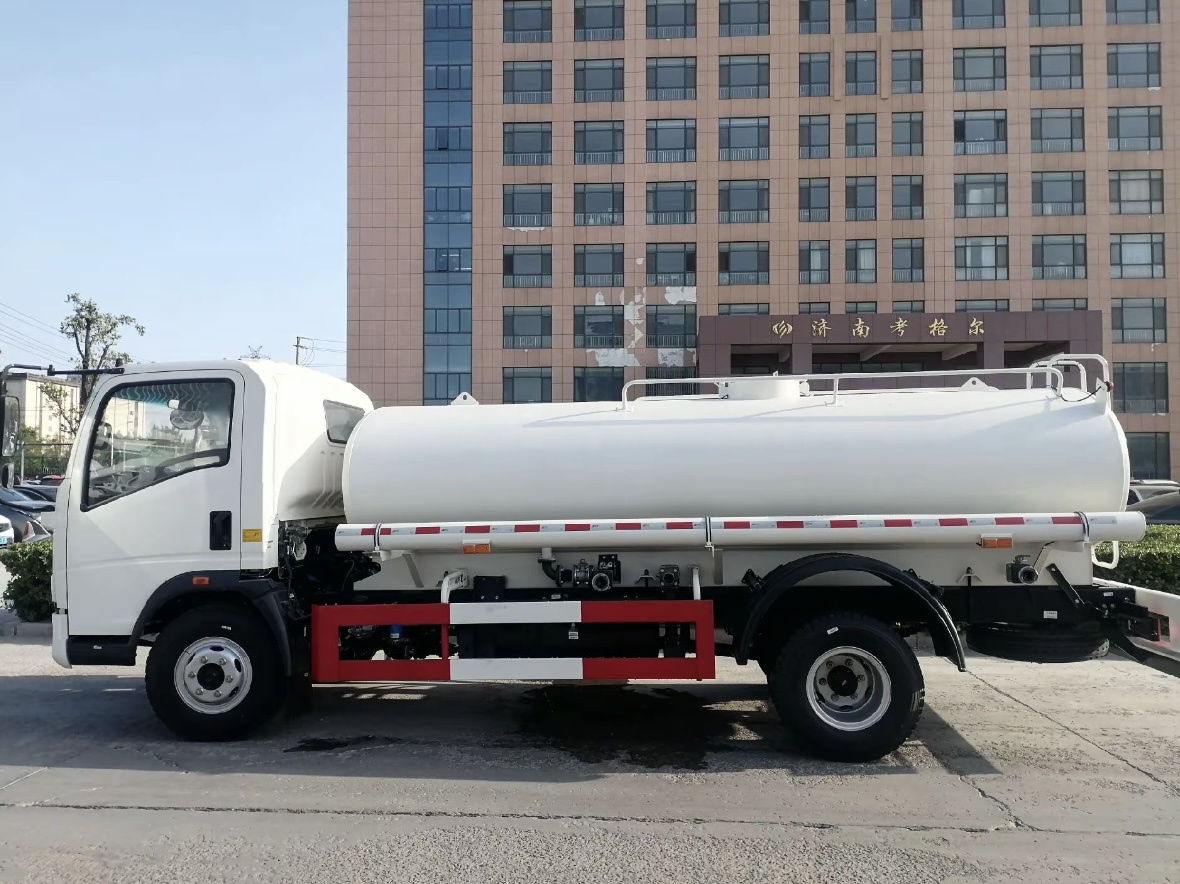 Camion-citerne léger