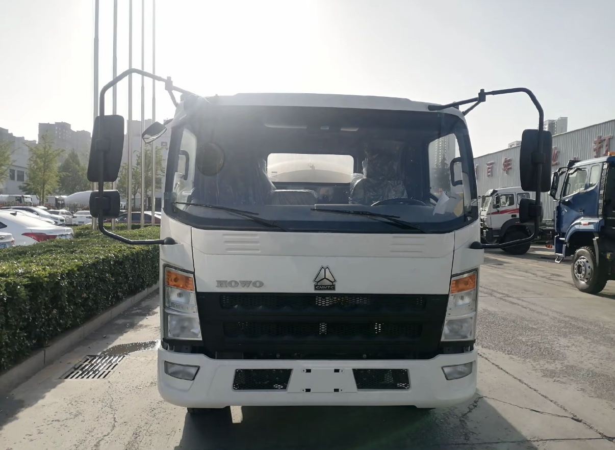 Camion-citerne léger