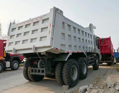 Camion-benne minier de 120 tonnes (3)
