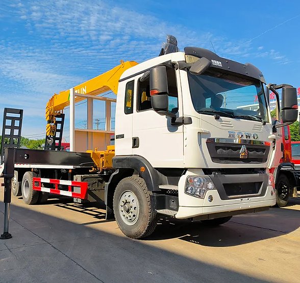 Camion-grue HOWO TX 6×4 (1)