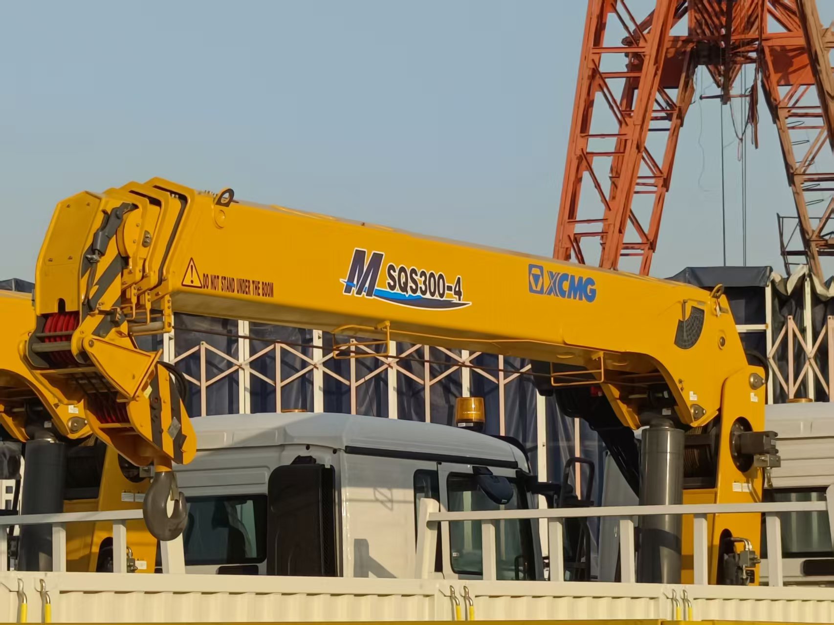 Camion-grue HOWO TX 6×4