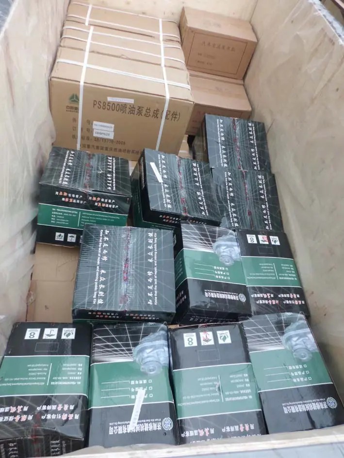 Dans la caisse à bois, les objets lourds en bas