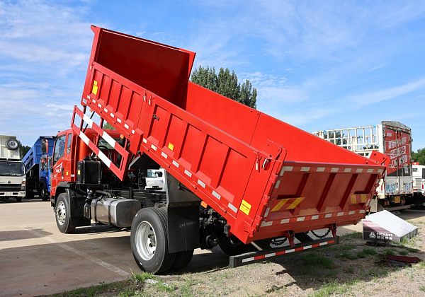 Camion-benne de petite tonnage
