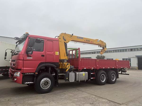 Camion-grue à flèche droite