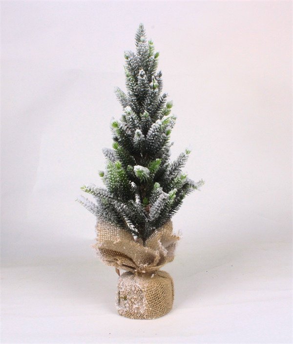 Small Christmas Decorations with Linen Base Small Christmas Decorations with Linen Base