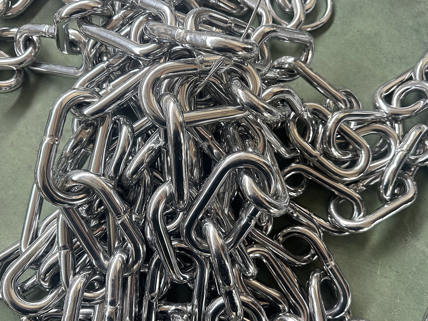 Choosing Rigging Hardware for Corrosive Marine Environments Choosing Rigging Hardware for Corrosive Marine Environments
