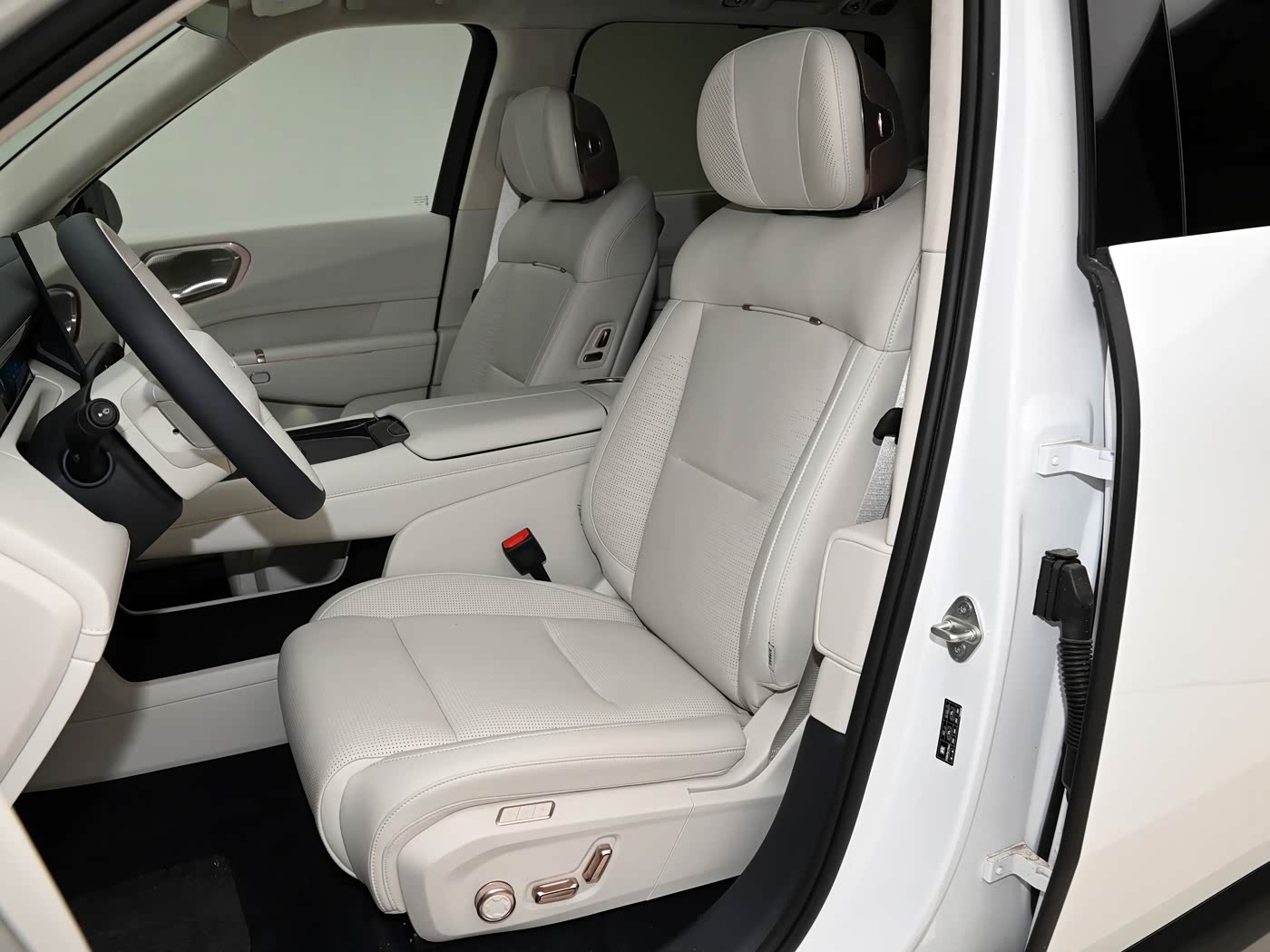 Lynk & Co 900