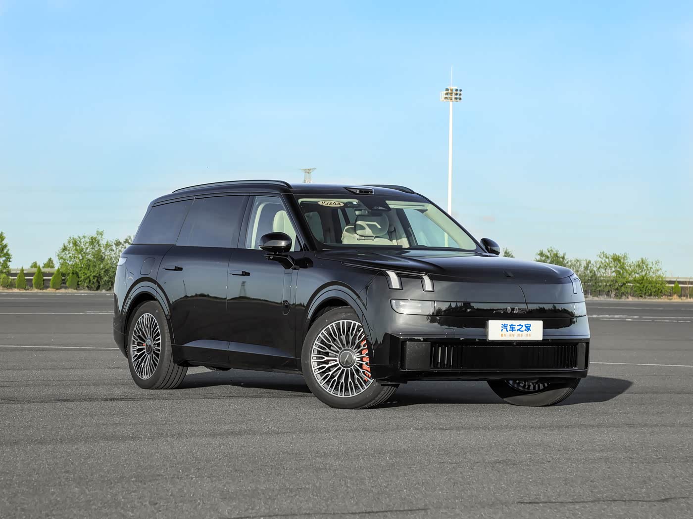 Lynk & Co 900