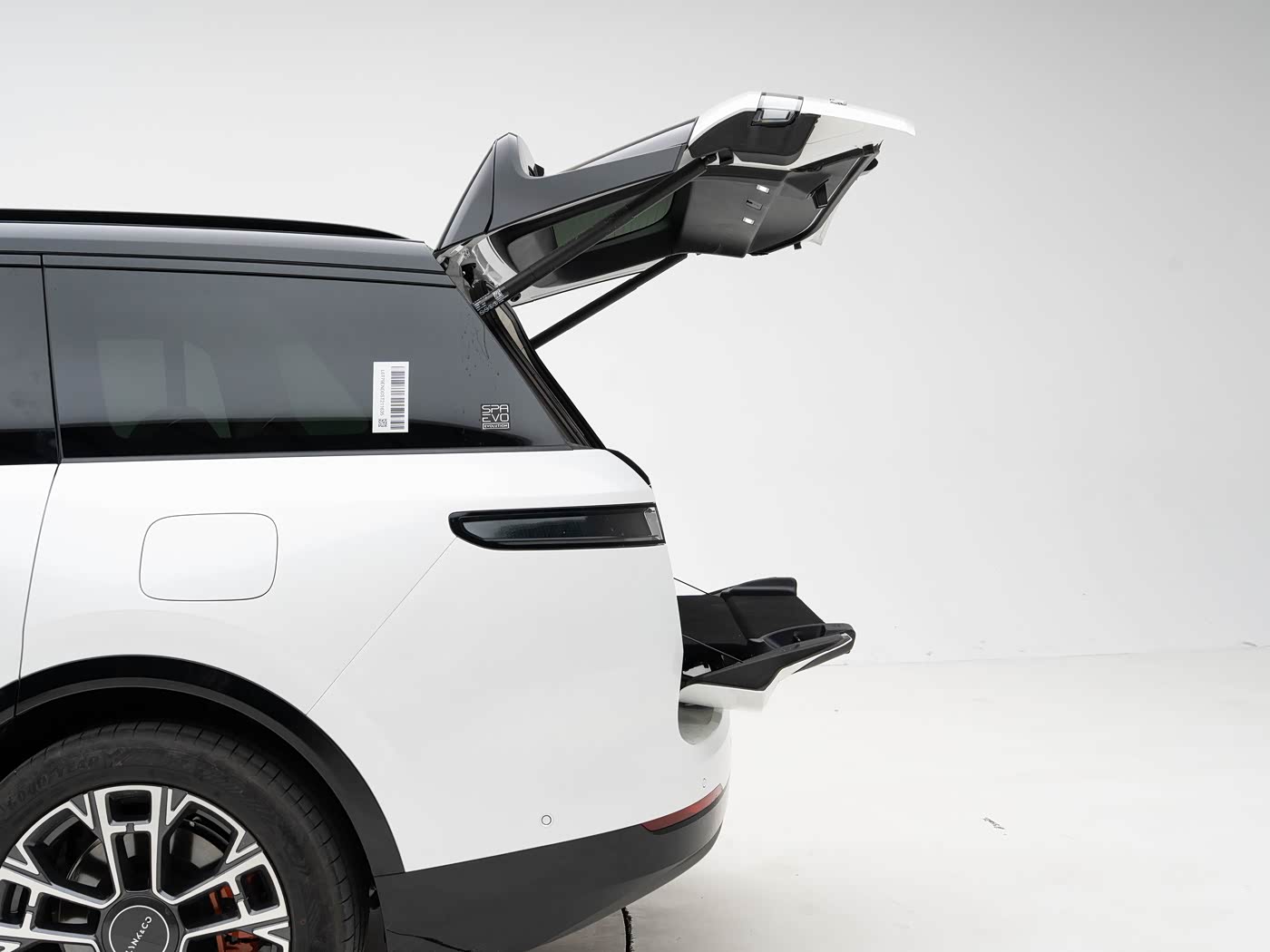 Lynk & Co 900