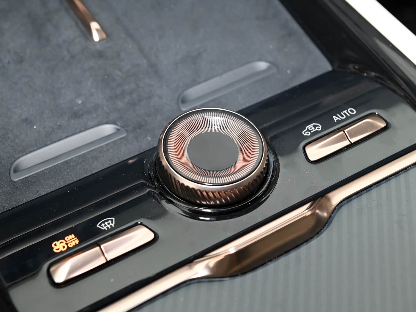 Lynk & Co 900