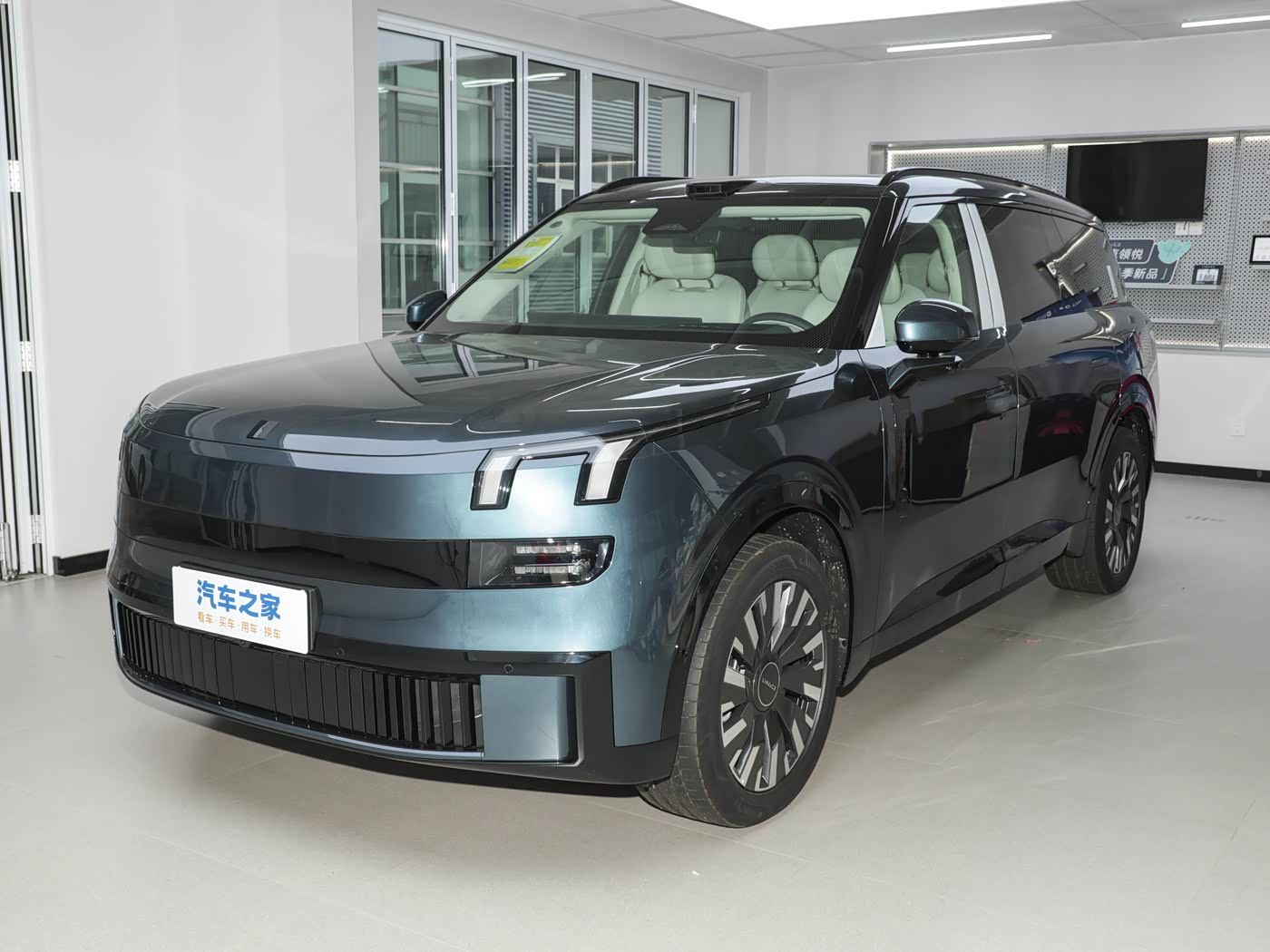 Lynk & Co 900