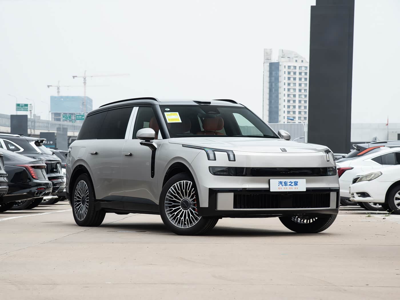 Lynk & Co 900