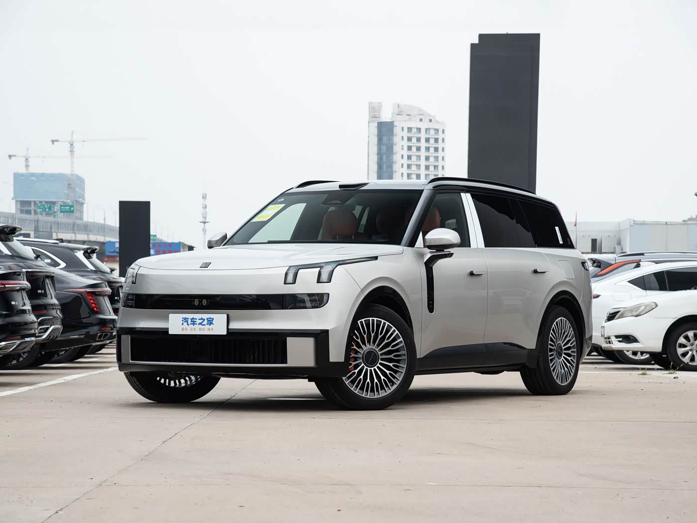 Lynk & Co 900