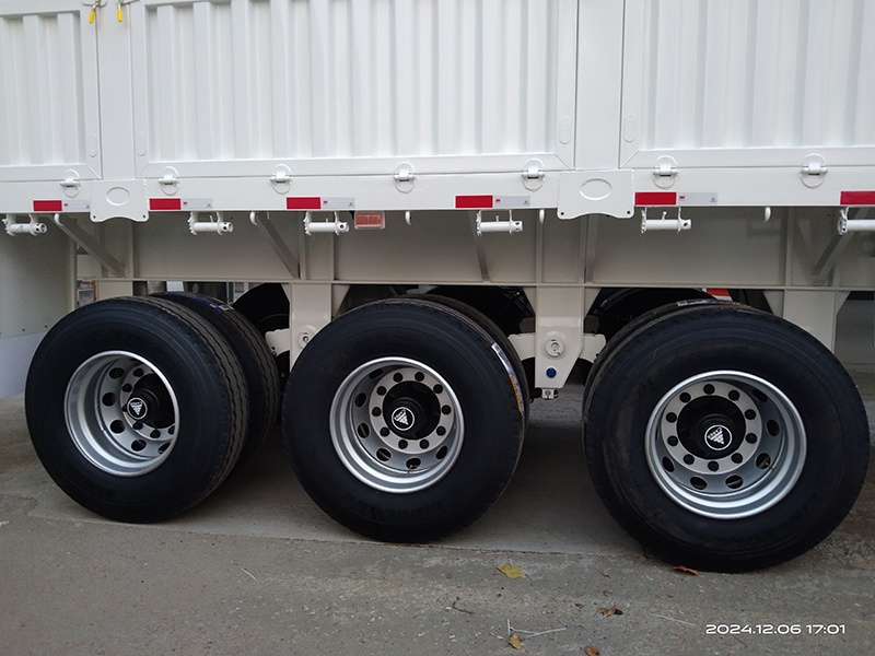 3-Axle Cangshan Vehicle, White, 01 3-Axle Cangshan Vehicle, White, 01