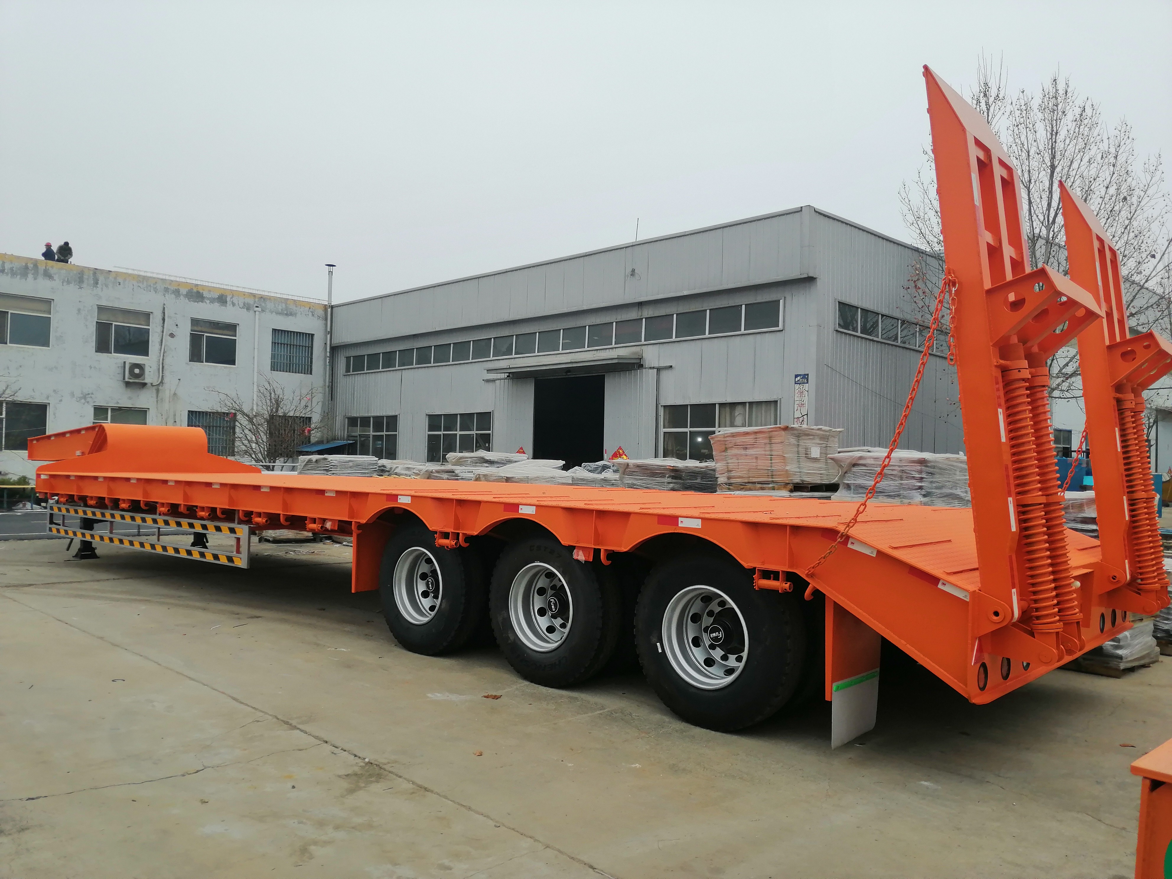 Orange - 3-Axle 16m Low Flatbed Semi-Trailer Orange - 3-Axle 16m Low Flatbed Semi-Trailer