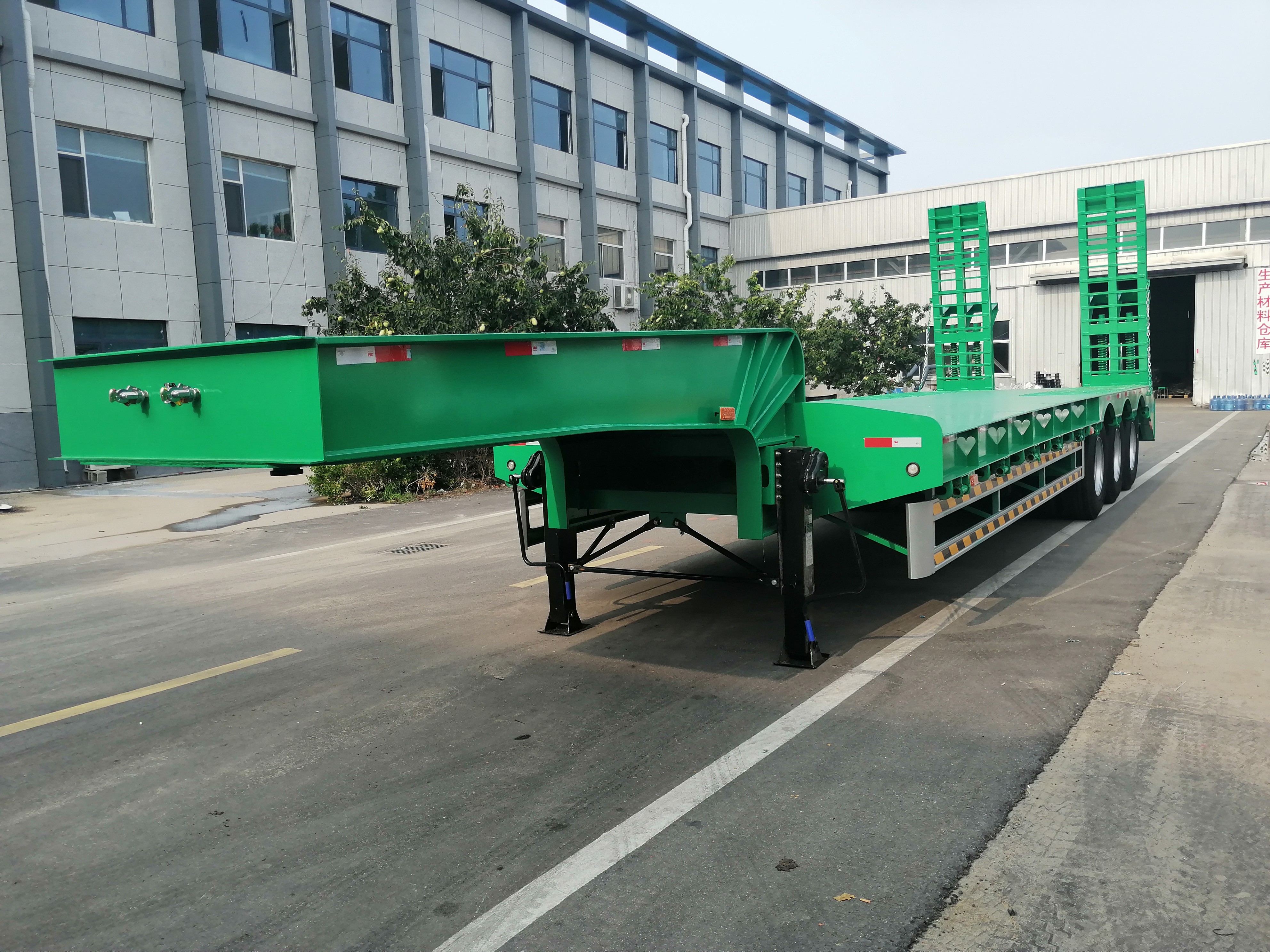 Green- 3-Axle 16m Low Flatbed Semi-Trailer
