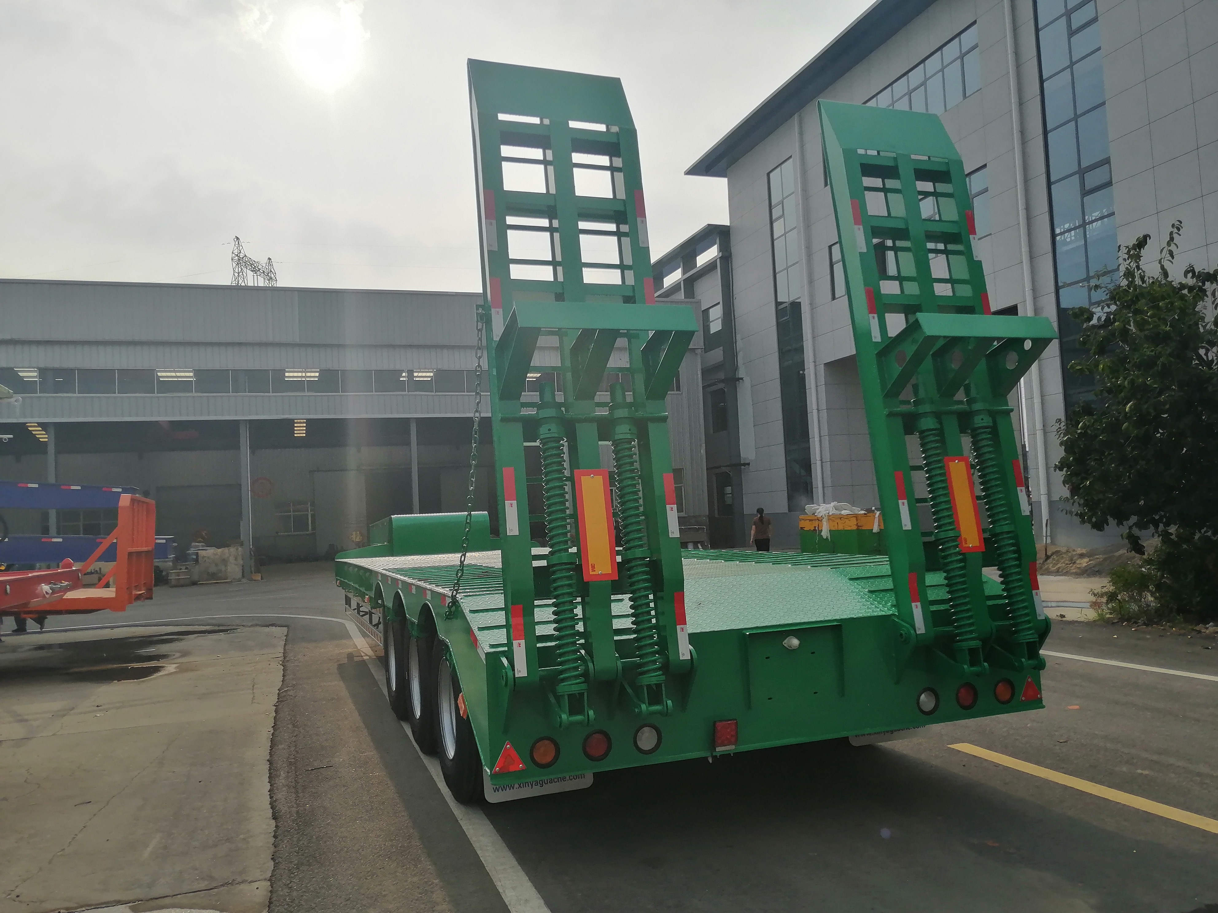 Green- 3-Axle 16m Low Flatbed Semi-Trailer
