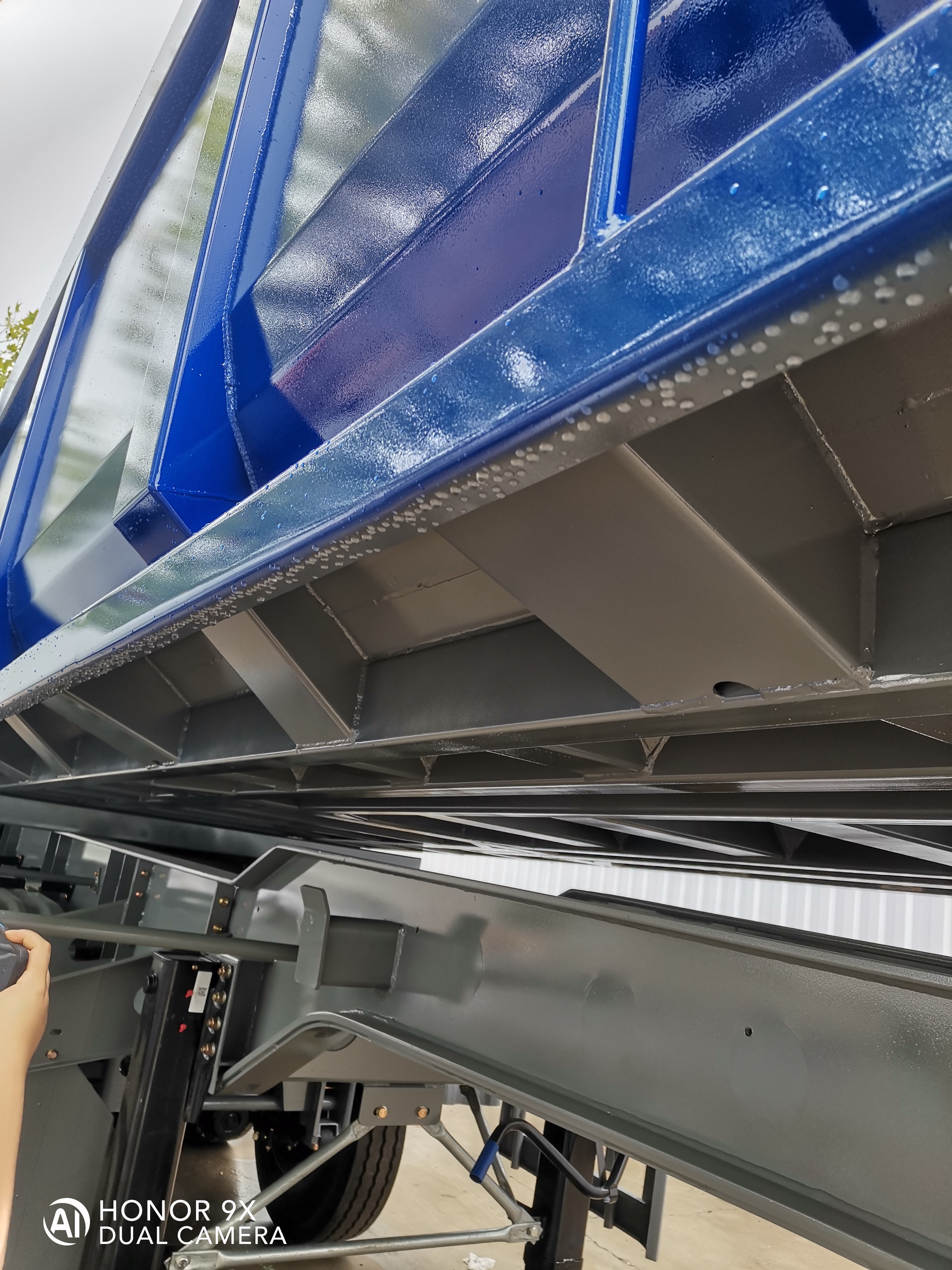 Three-axle Rear-Tilt Self-Unloading