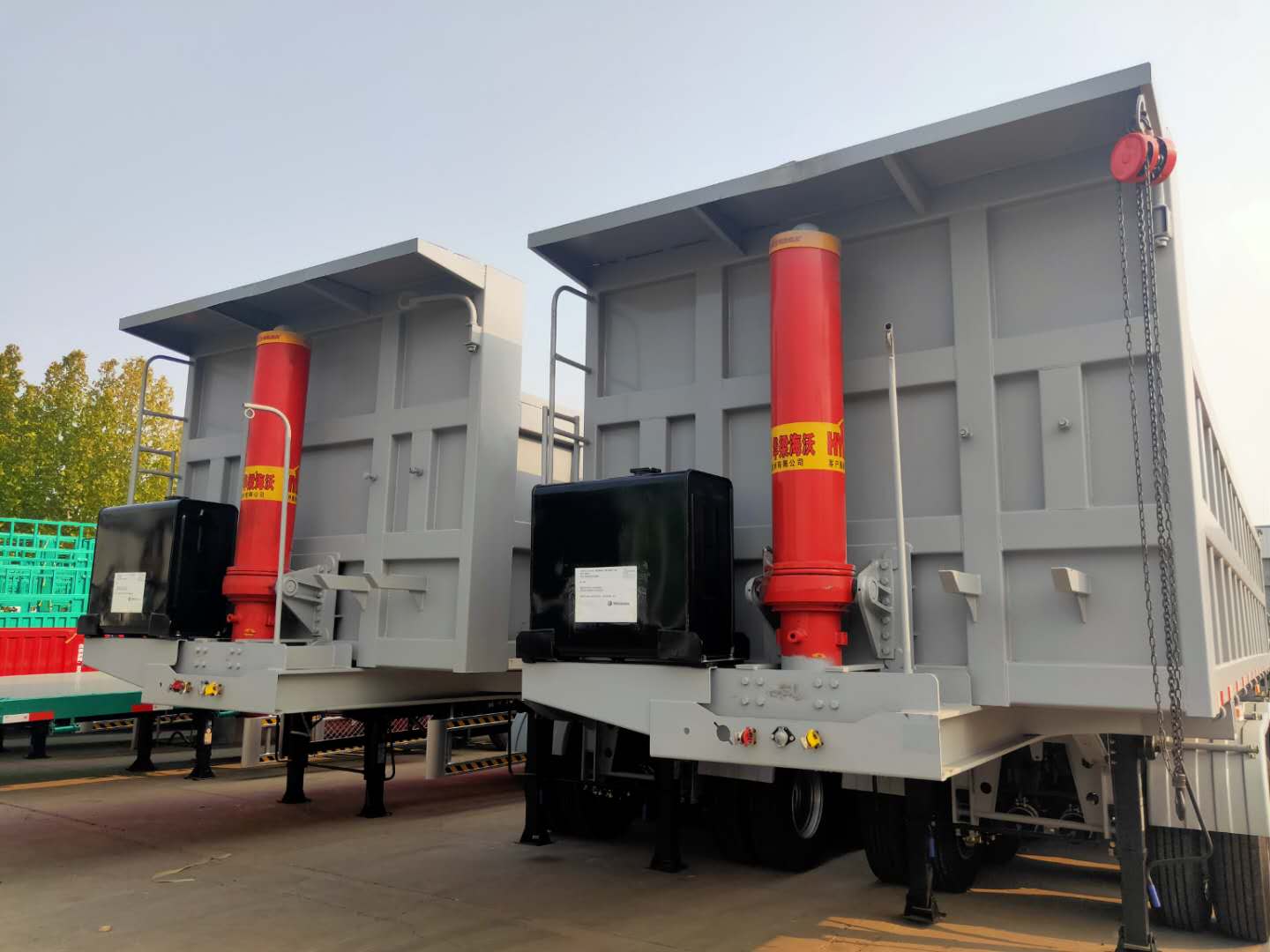 4-axle Rectangular Rear-tTlt Self-Unloading