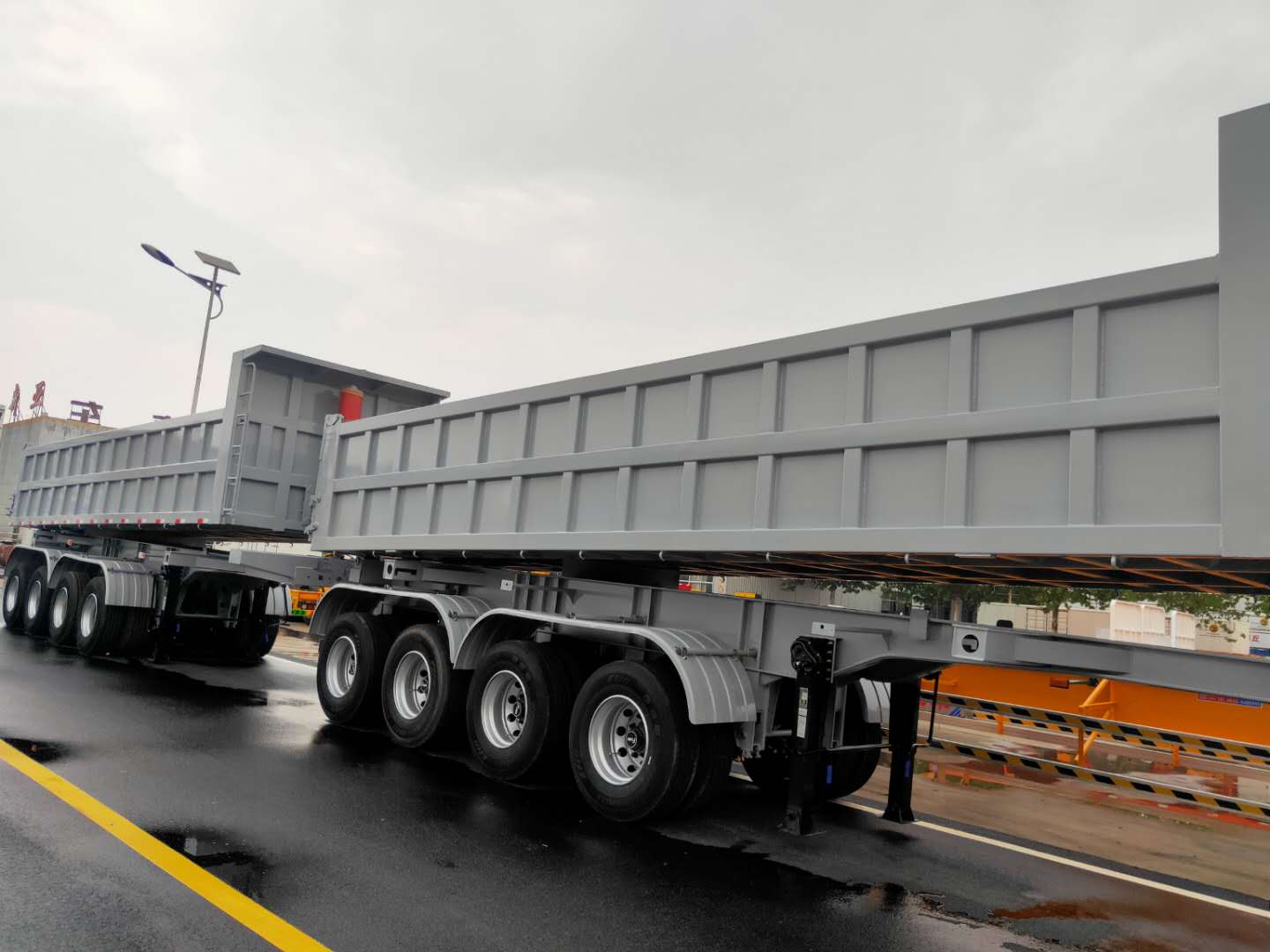 4-axle Rectangular Rear-tTlt Self-Unloading