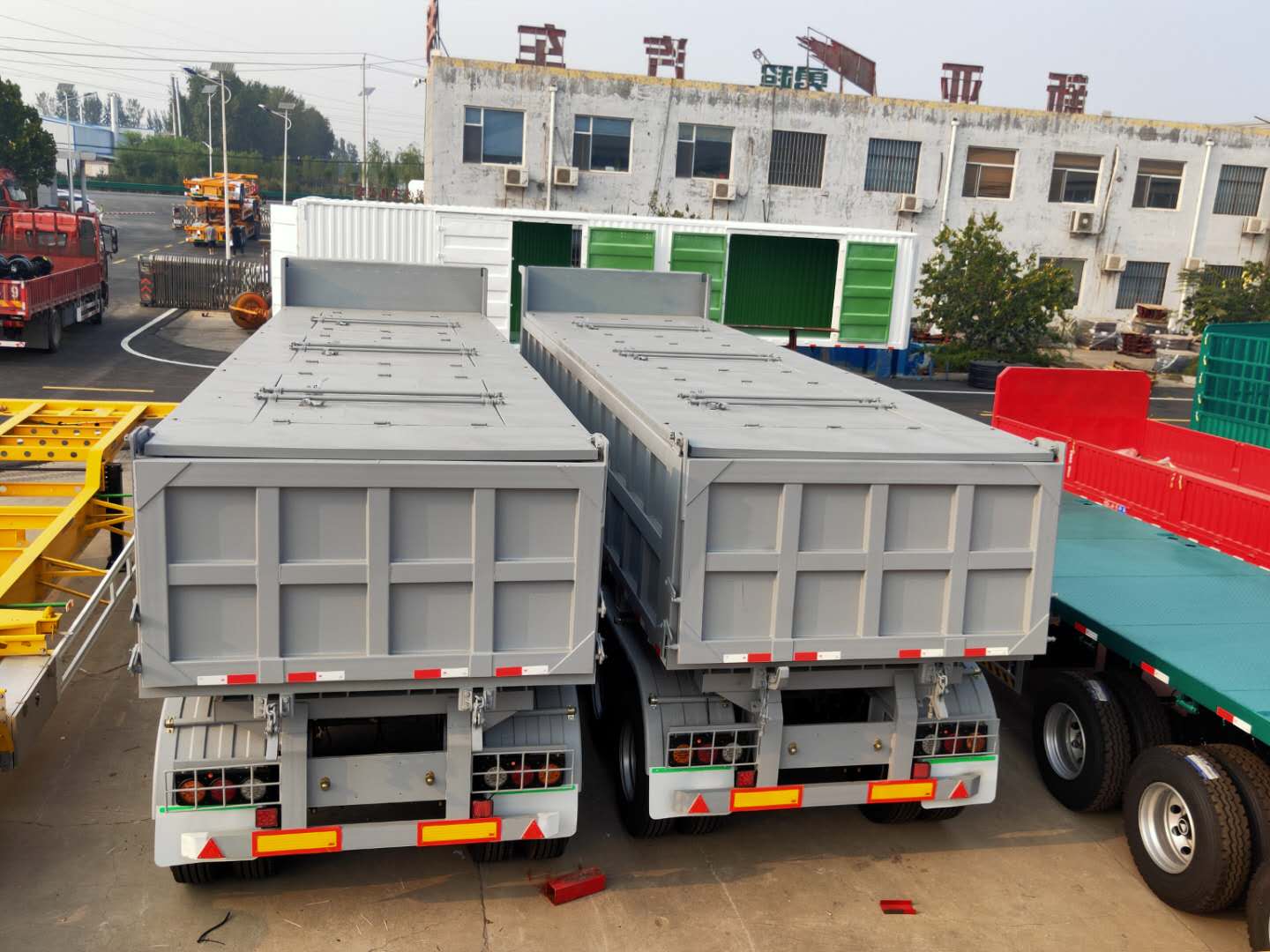 4-axle Rectangular Rear-tTlt Self-Unloading