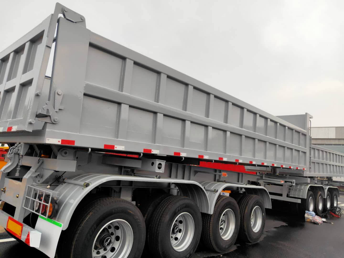 4-axle Rectangular Rear-tTlt Self-Unloading