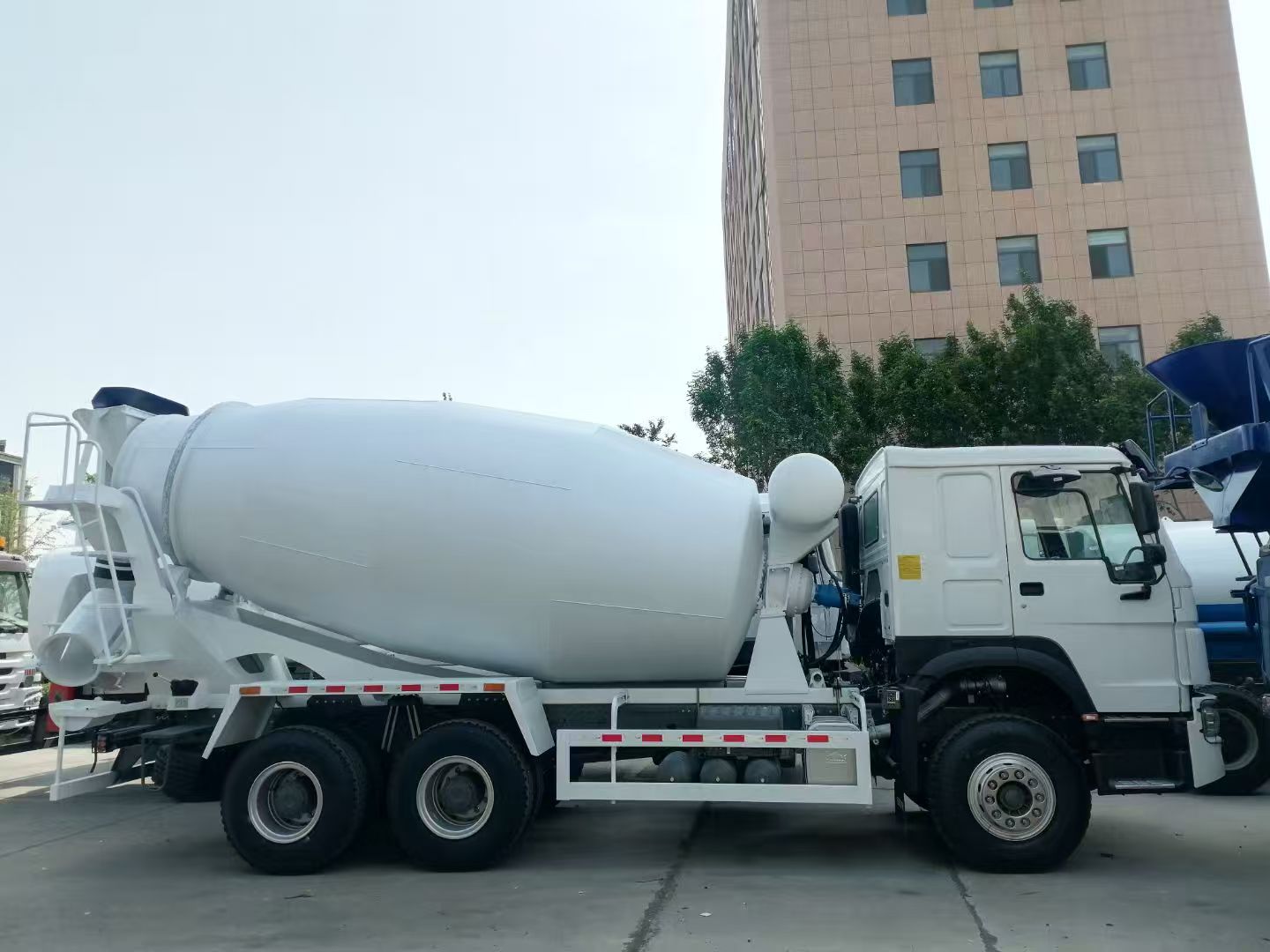 Square Concrete Mixer Truck Square Concrete Mixer Truck