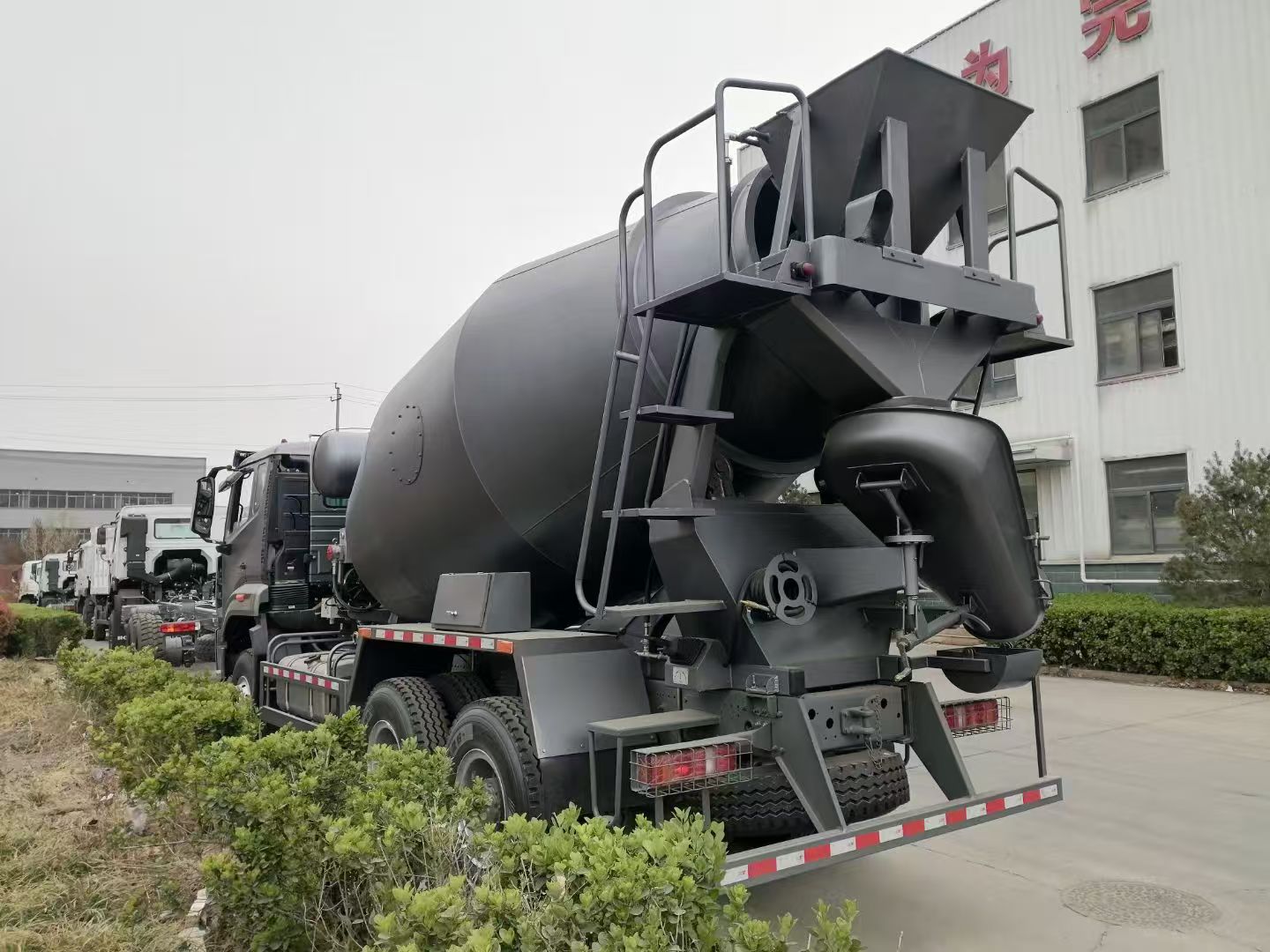 Square Concrete Mixer Truck Square Concrete Mixer Truck