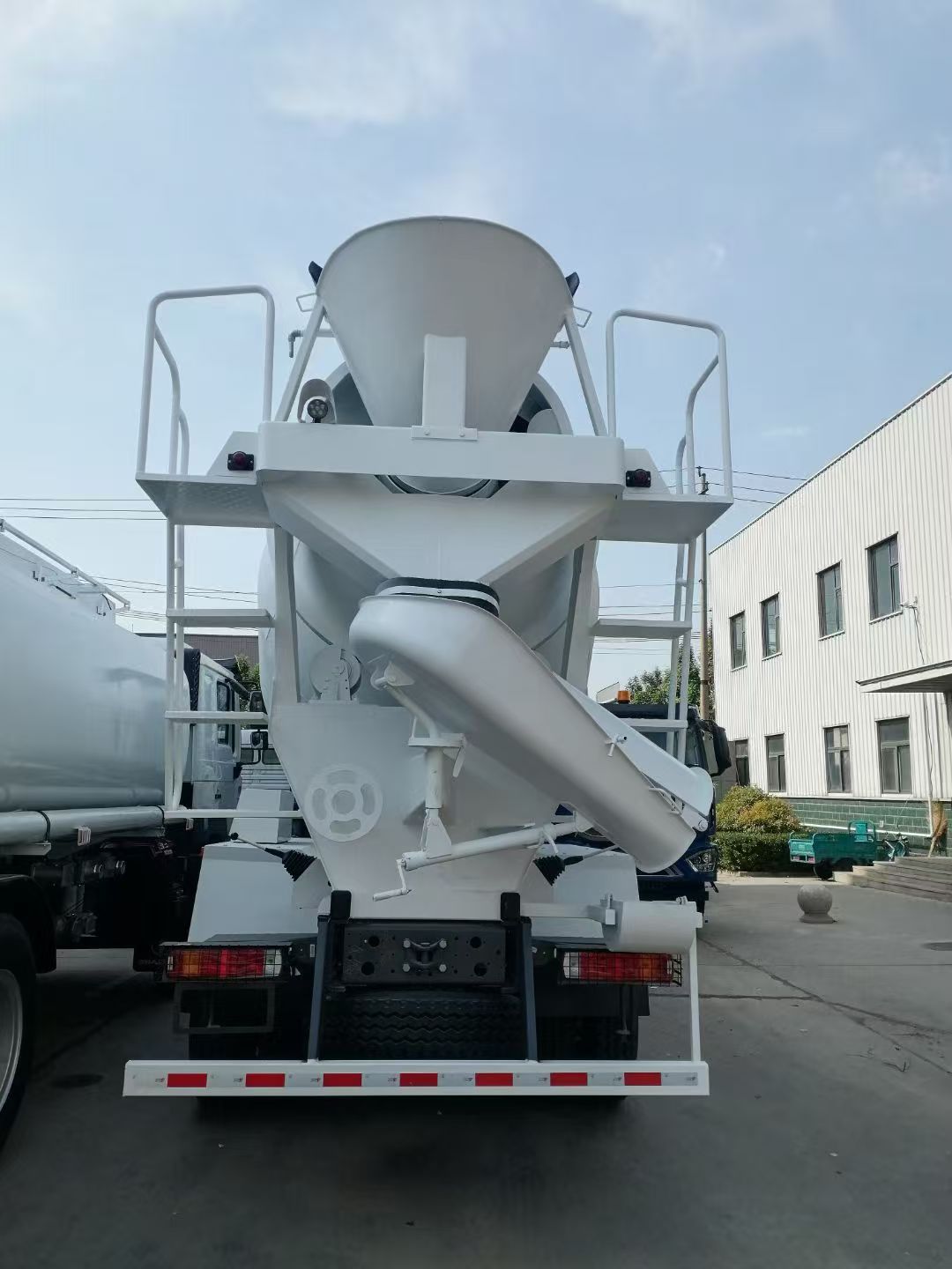Square Concrete Mixer Truck Square Concrete Mixer Truck