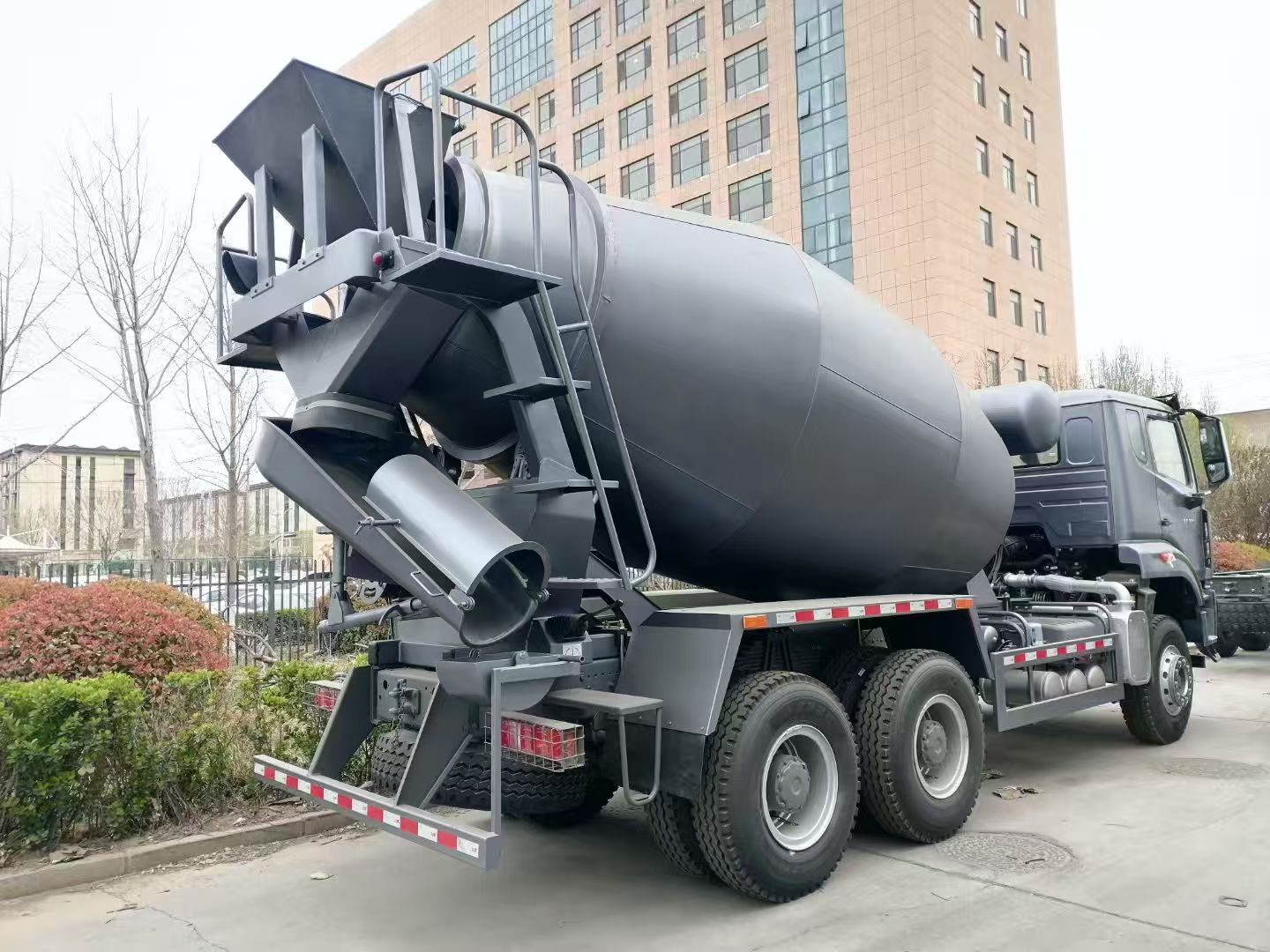Square Concrete Mixer Truck