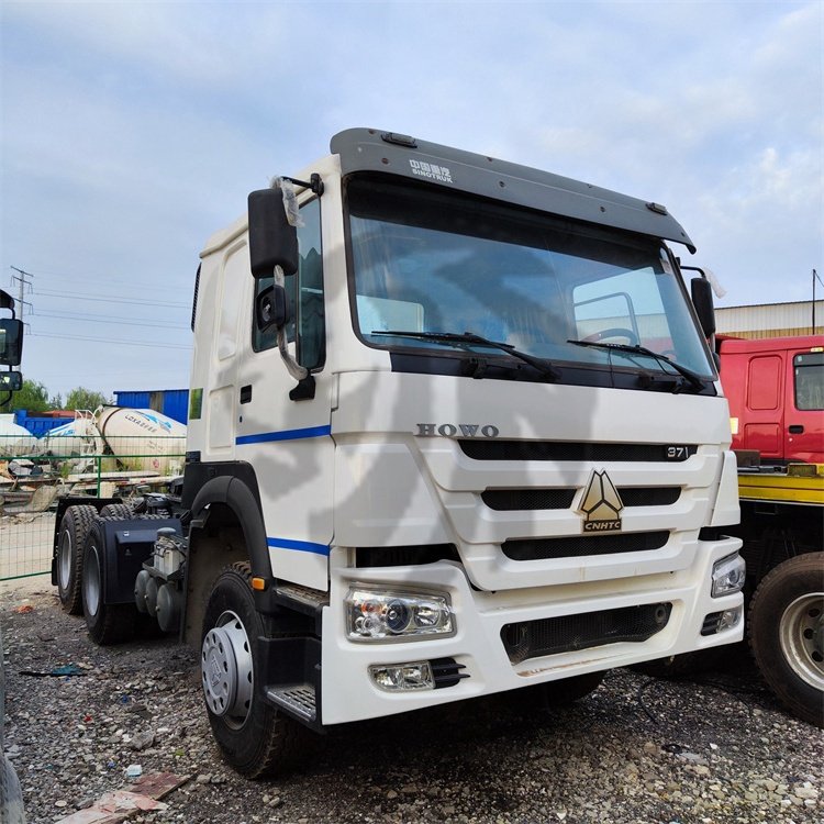Sinotruk Howo 371HP 6x4 Tractor Truck