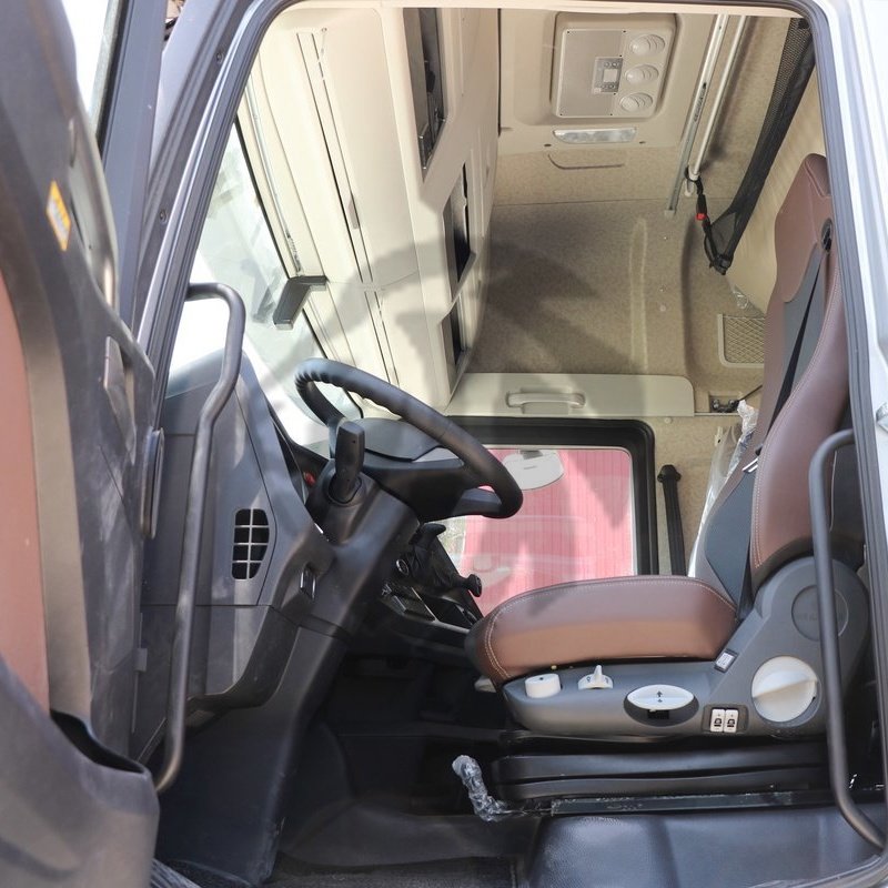 Faw J7 Heavy Truck 600HP 6x4 LNG Automatic Gear Tractor
