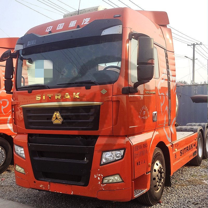 Sinotruk C7H Heavy Truck 440HP 6x4 CNG Tractor