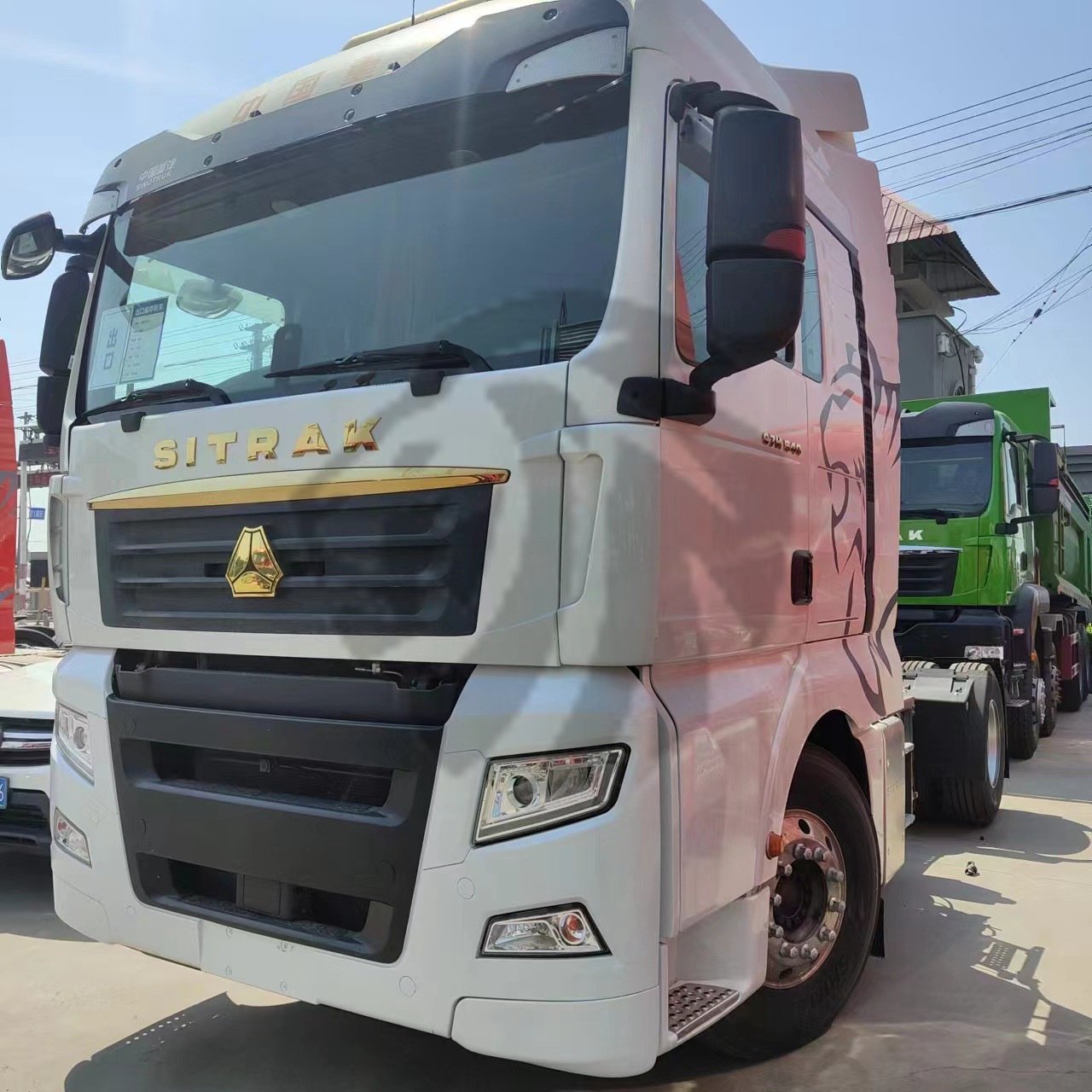 Sinotruk C7H Heavy Truck 540HP 6x4 Automatic Tractor