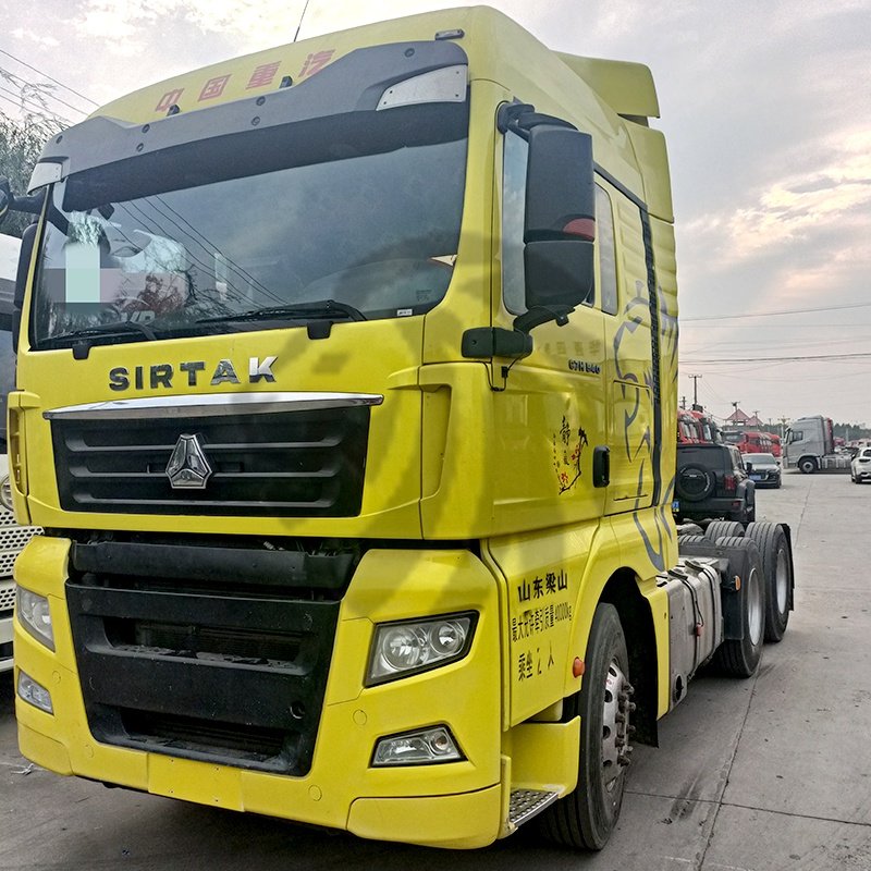 Sinotruk C7H Heavy Truck 540HP 6x4 Automatic Tractor