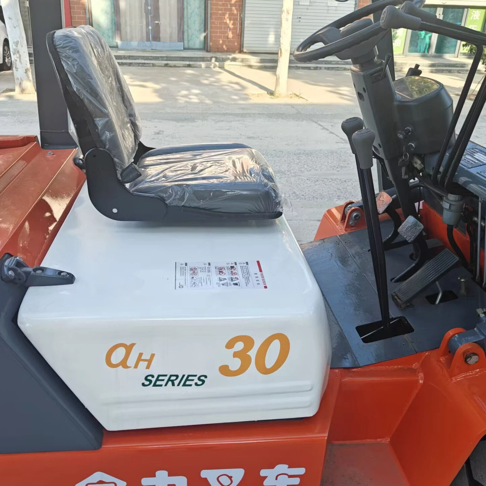 Electric forklift