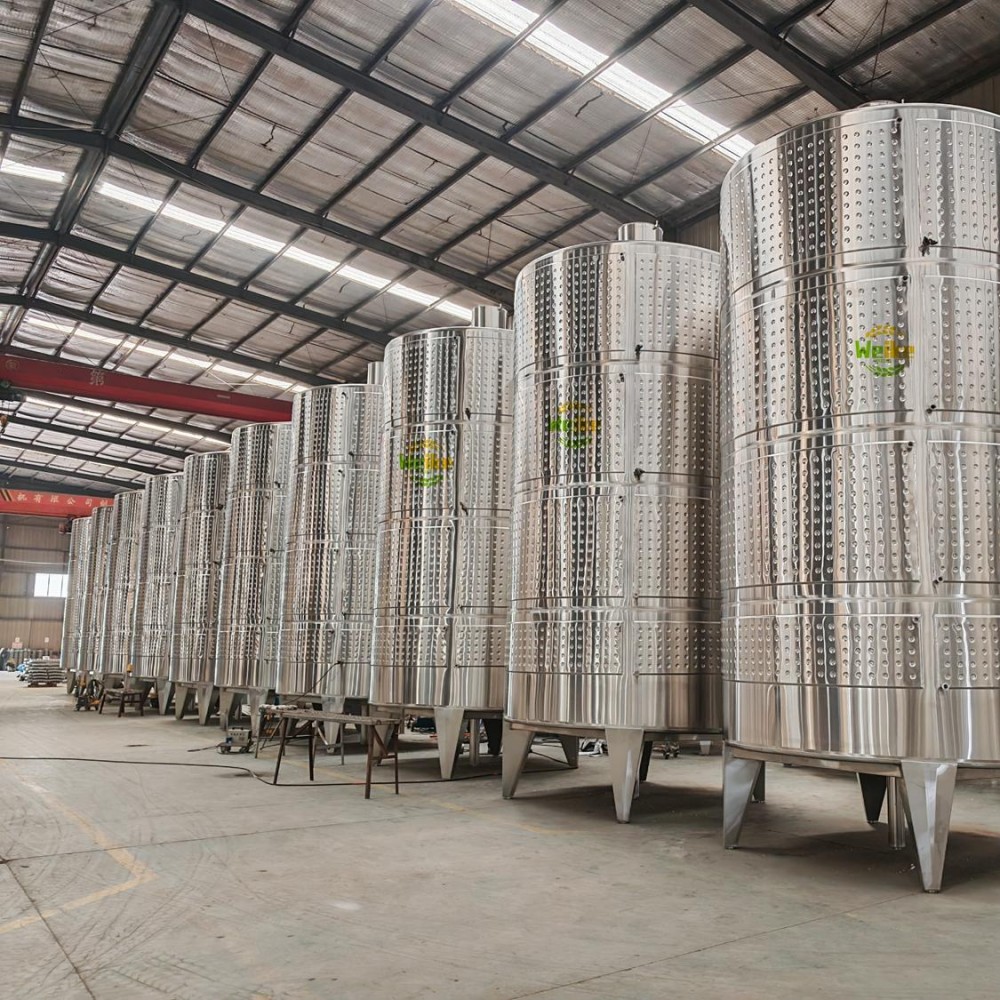 cuves de fermentation et de stockage de vin