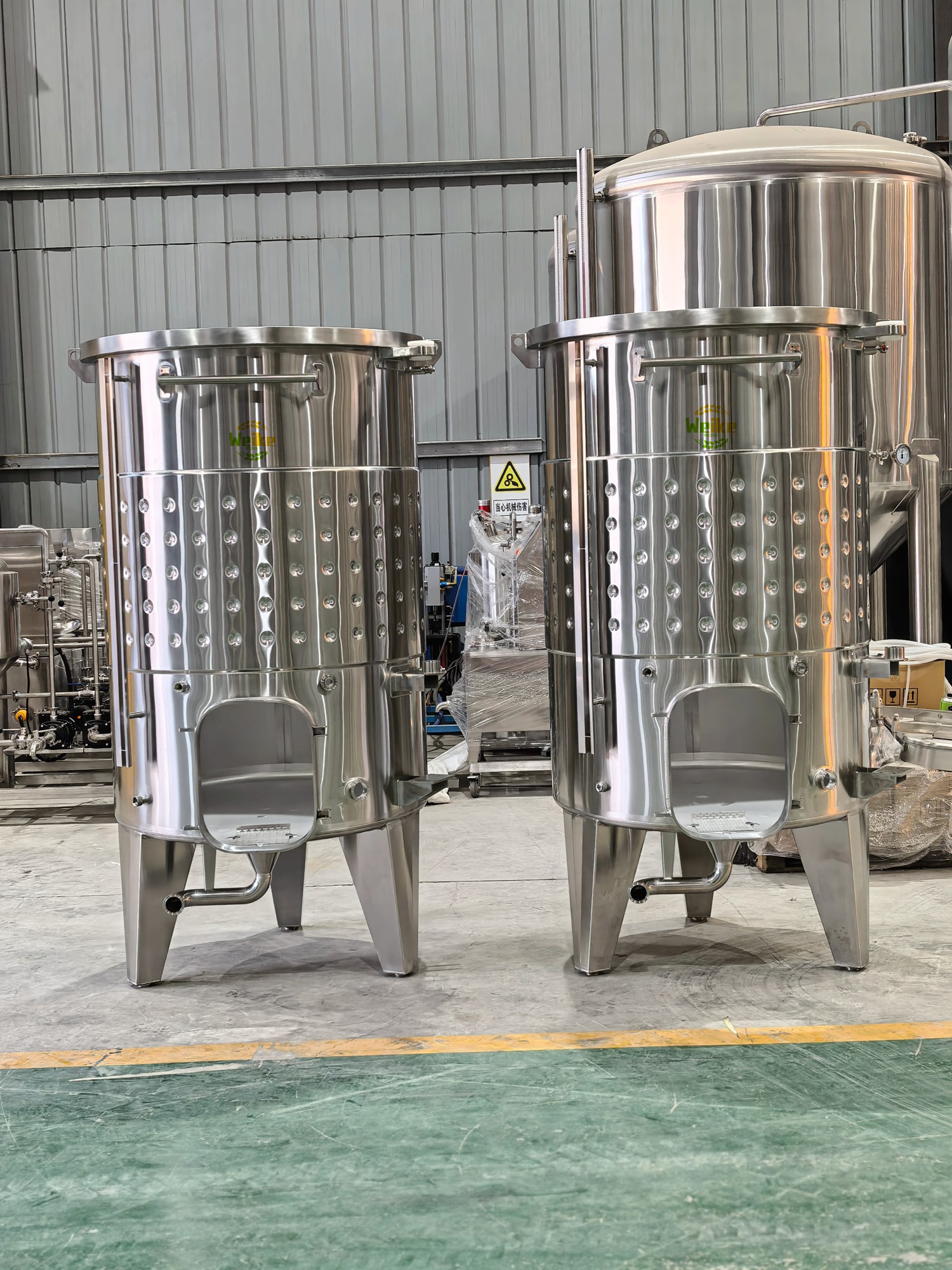 Cuve à capacité variable pour cave vinicole