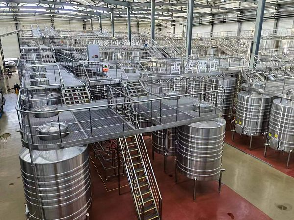 tanques de fermentação de vinho